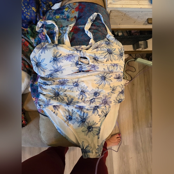 Bathing suit - Picture 1 of 3